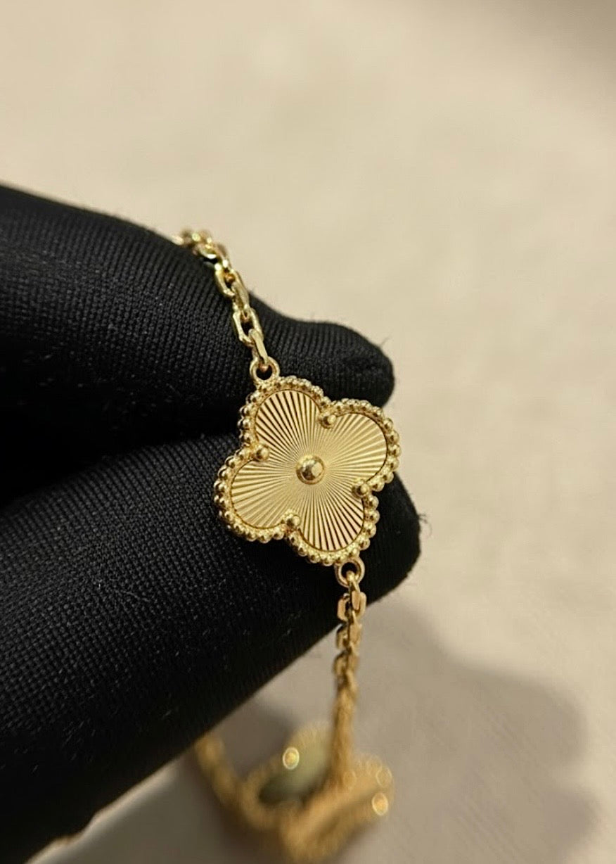 Pulsera tréboles dorados