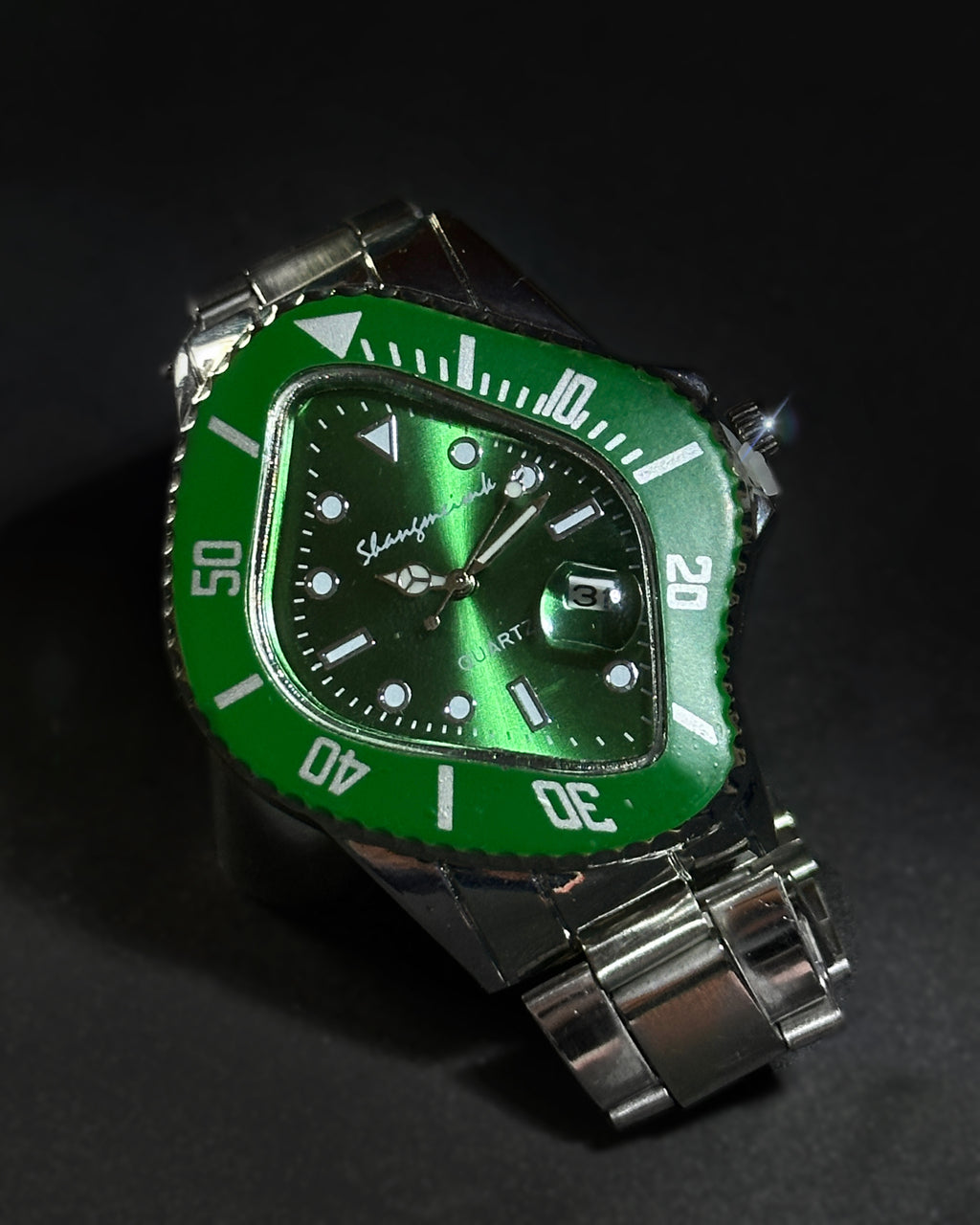 Reloj irregular verde